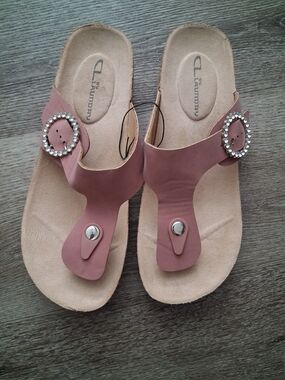 Laundry By Shelli Segal Womens Pink Toe-Post Sandals with Decorative Buckle